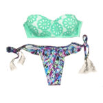 Dwuczęściowe wielokolorowe bikini z frędzlami