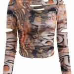 Damska krótka bluzka z marszczeniami i wycięciami