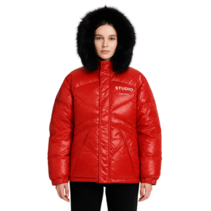 Czerwona kurtka pikowana z kapturem i futrem rozmiar M