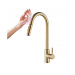 Złota bateria kuchenna bezdotykowa z wyciąganą wylewką