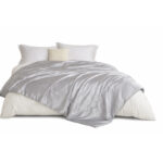 Satynowa narzuta na łóżko 150 × 200 cm