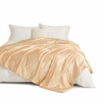 Satynowa miękka narzuta na łóżko 150 × 200 cm